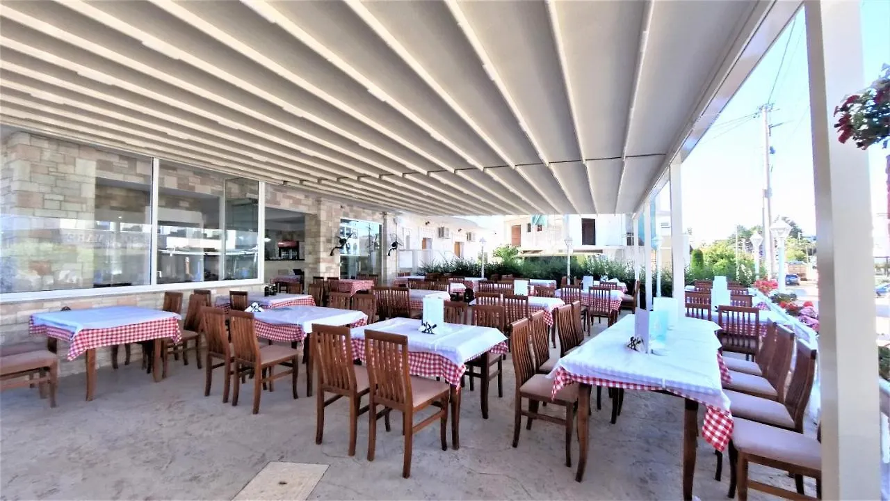 Vila Laguna Ksamil 3*,  Albania
