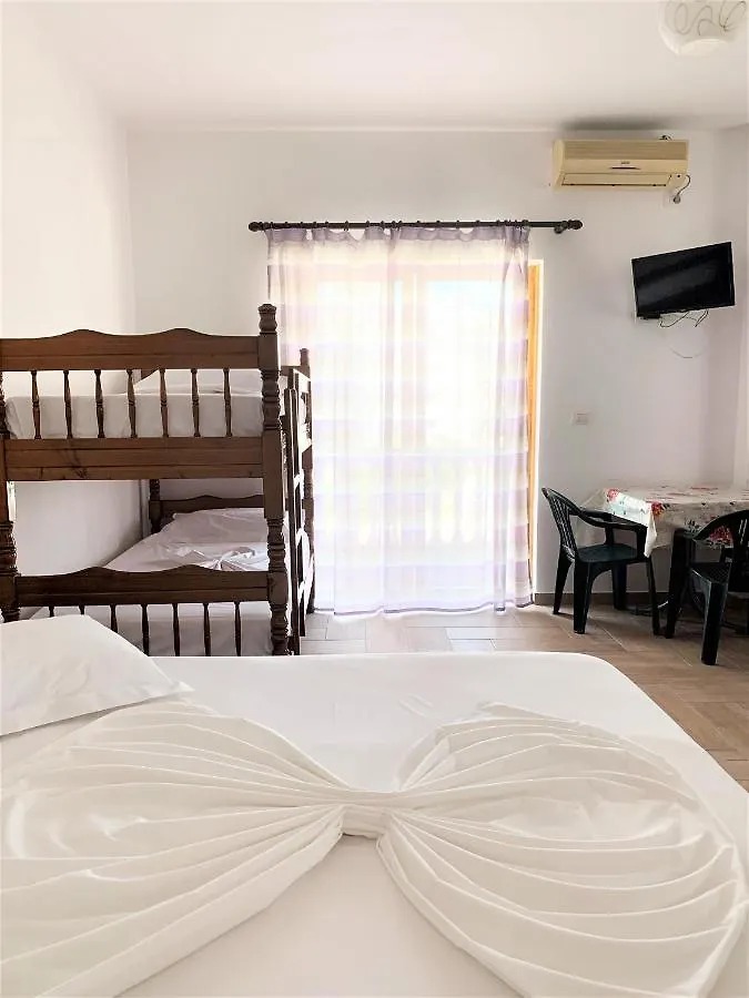 Vila Laguna Ksamil 3*,